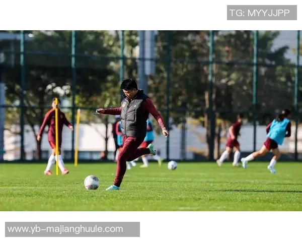 马晓旭担任中国U17女子足球队主教练助力年轻球员成长与发展